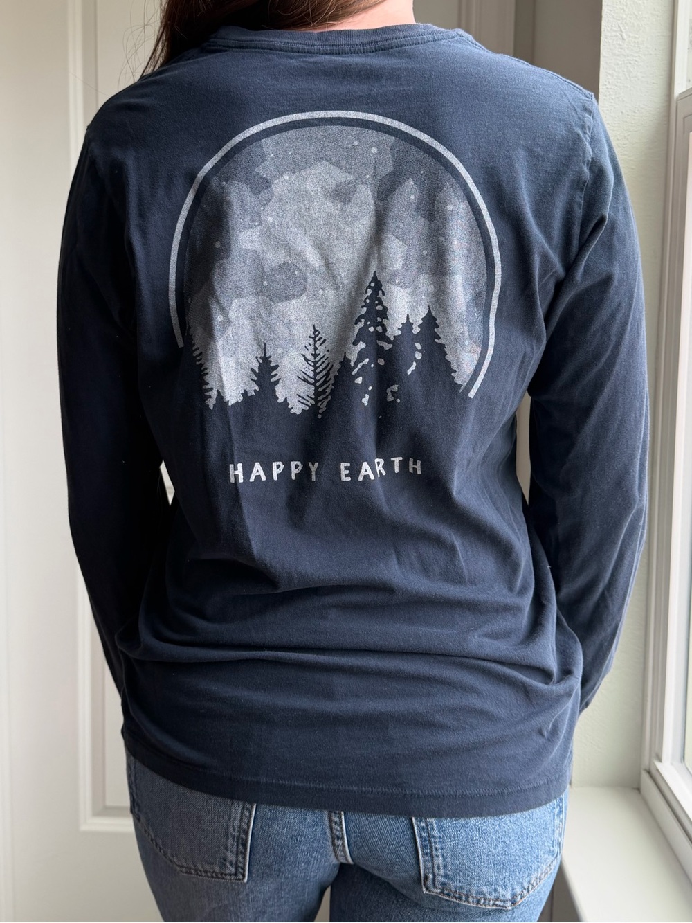HAPPY EARTH Navy Long-Sleeve Graphic Tee
